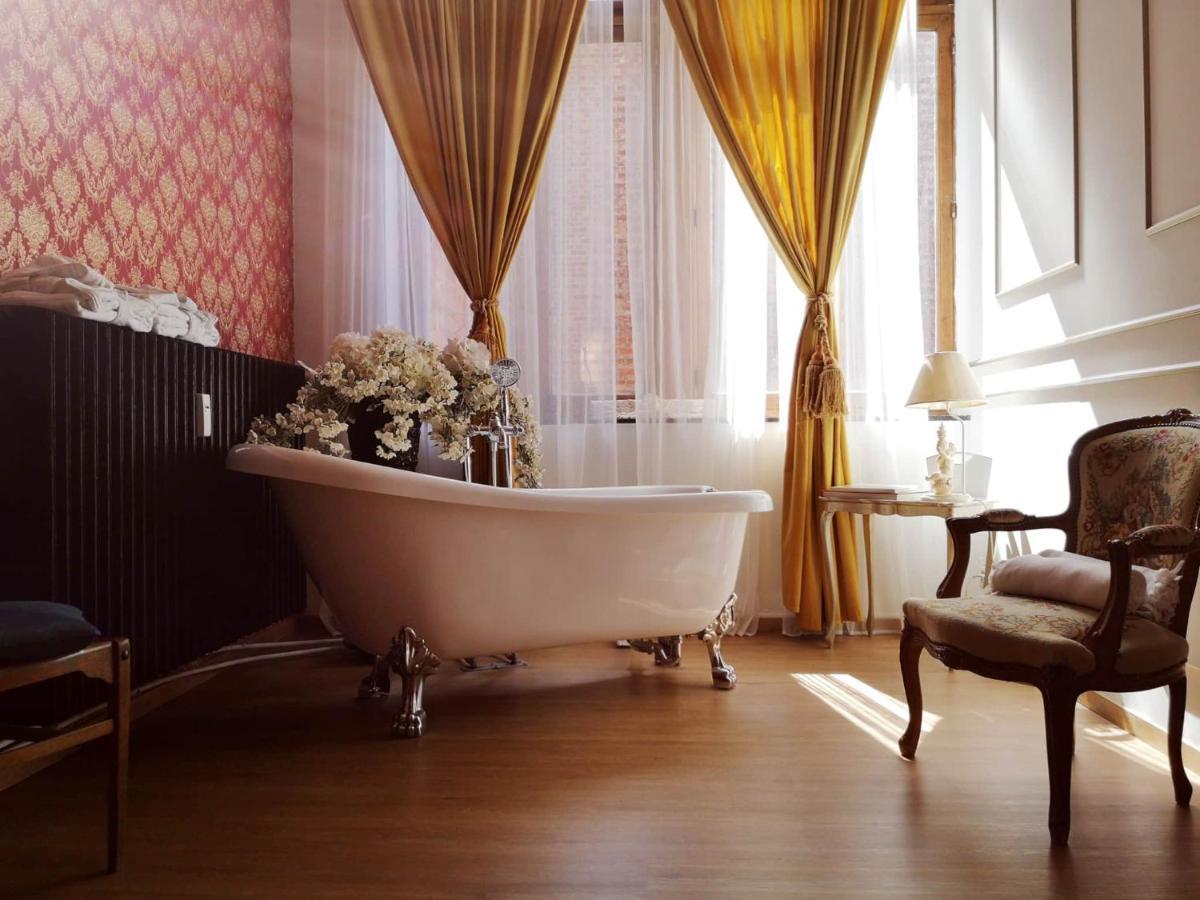 Love Nest Versailles - Unique Louis XIV Decoration - Calm Location Right In City Center Namen Buitenkant foto